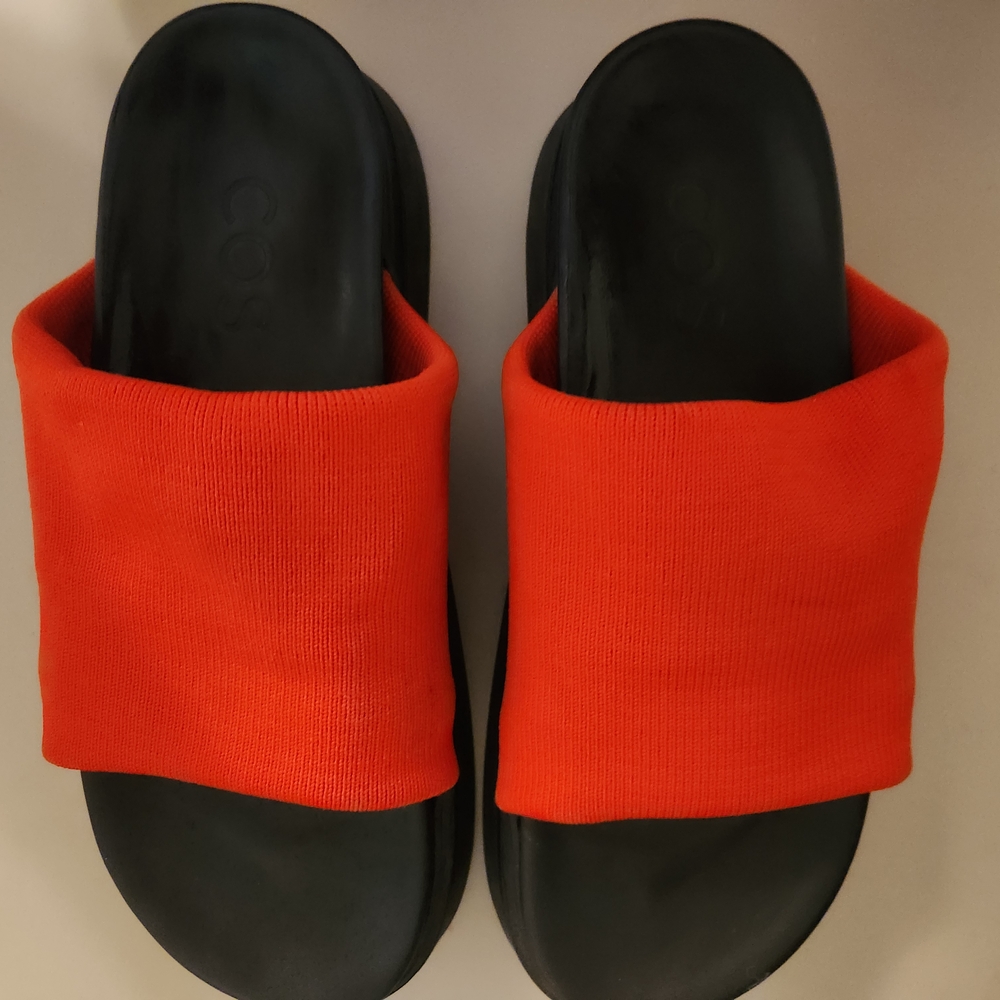 COS Bright Orange Slides with Black Sole - Picture 3 of 4
